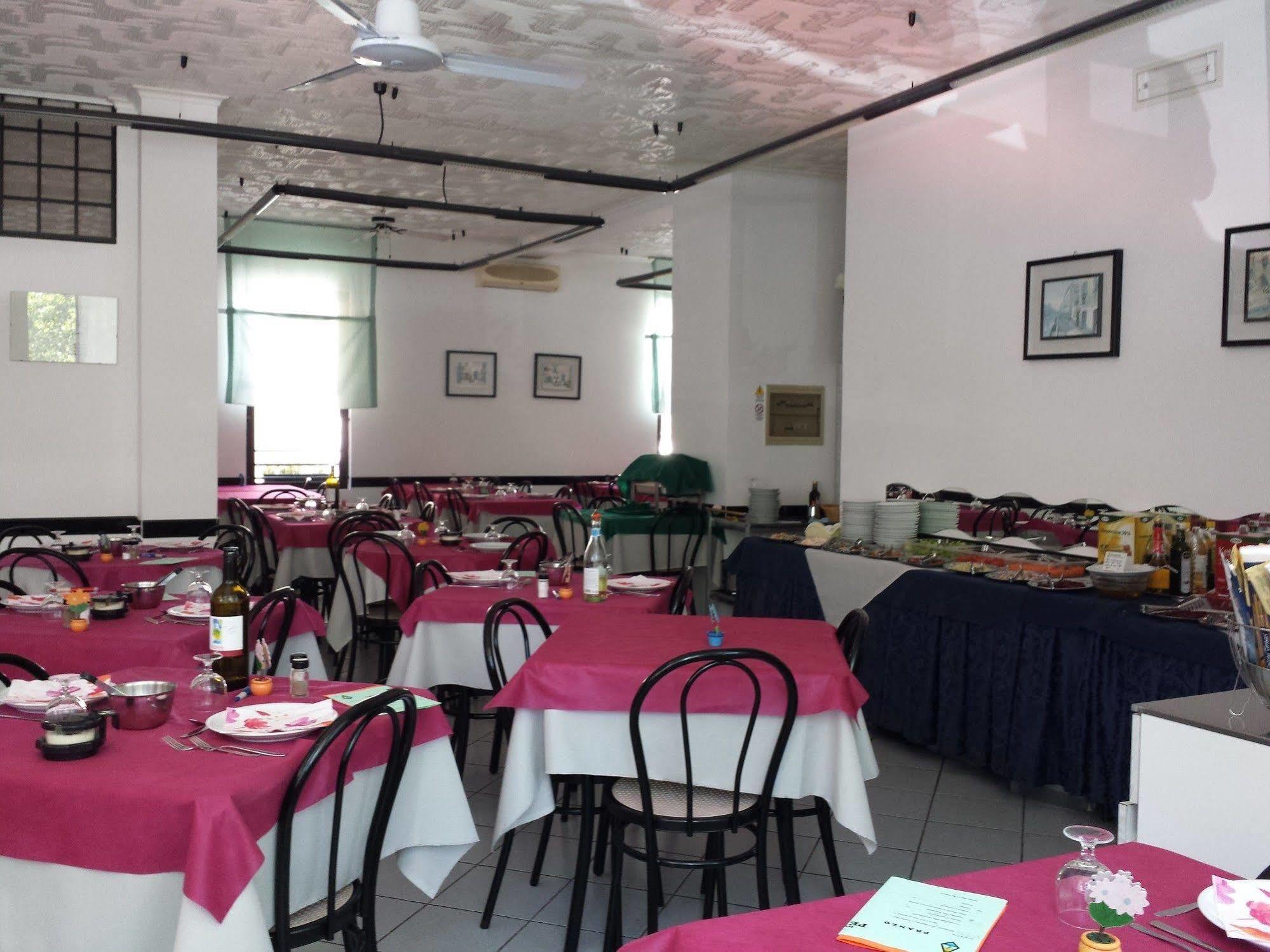 Hotel Penny Rimini Luaran gambar